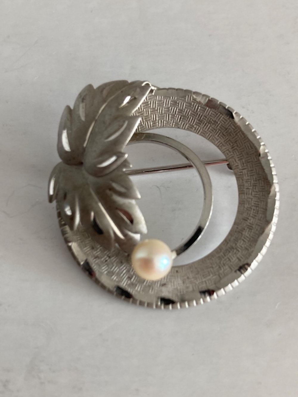 Vintage Sterling Silver Leaf Brooch Pin 6mm Pearl Round Signed deC Floral Retro